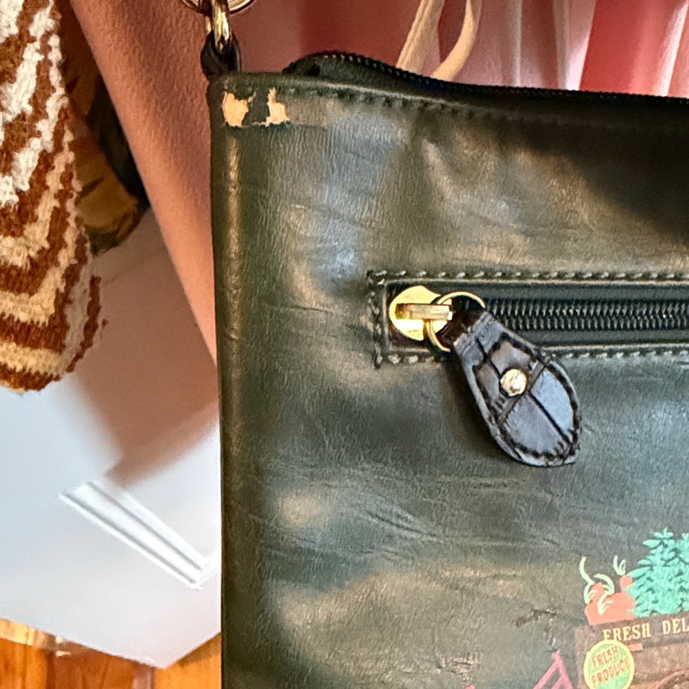 Vendula London Green Storefront Crossbody Bag - Picture 10 of 11